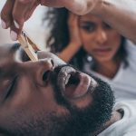 Seis formas sencillas de ayudar con los ronquidos